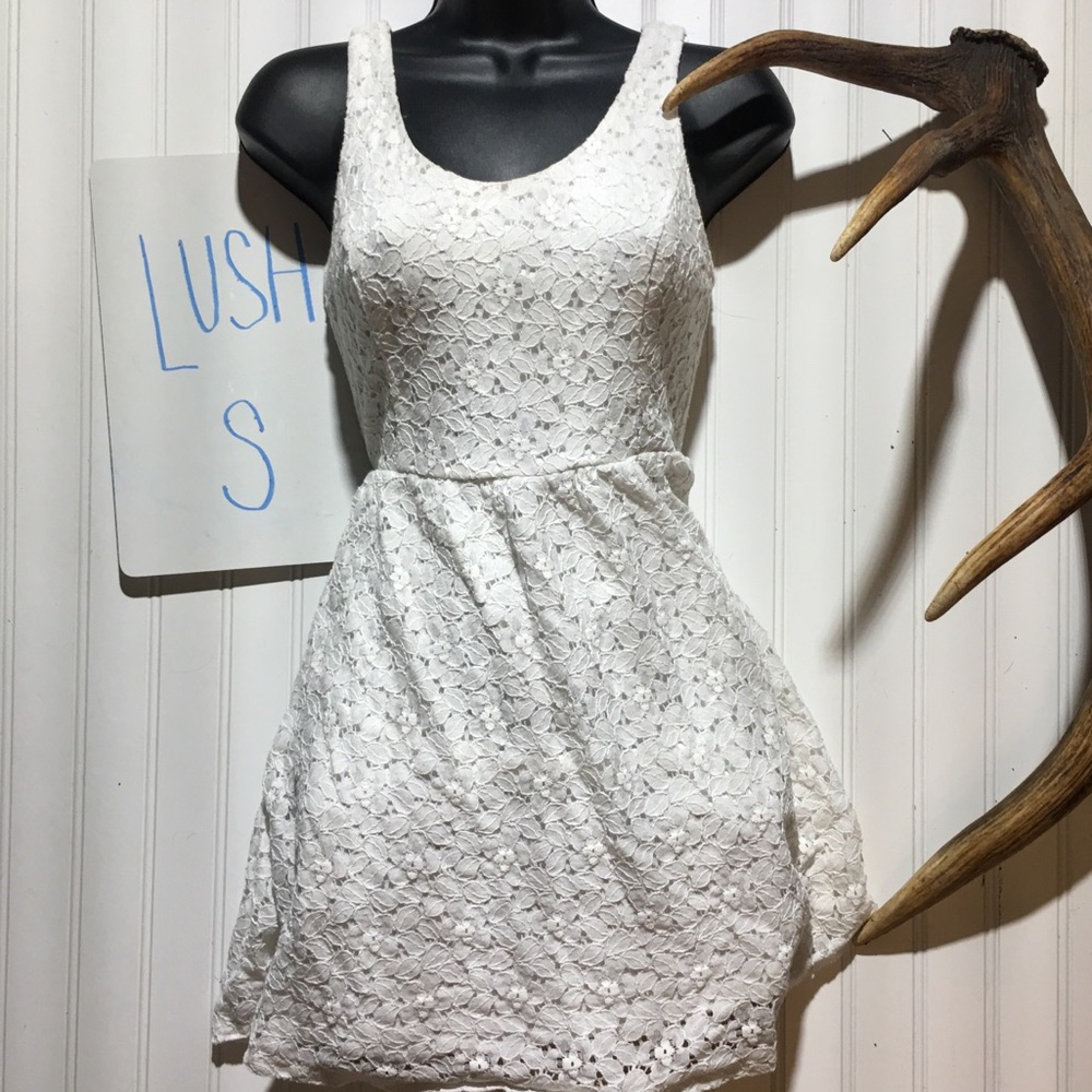 💣white lace mini dress